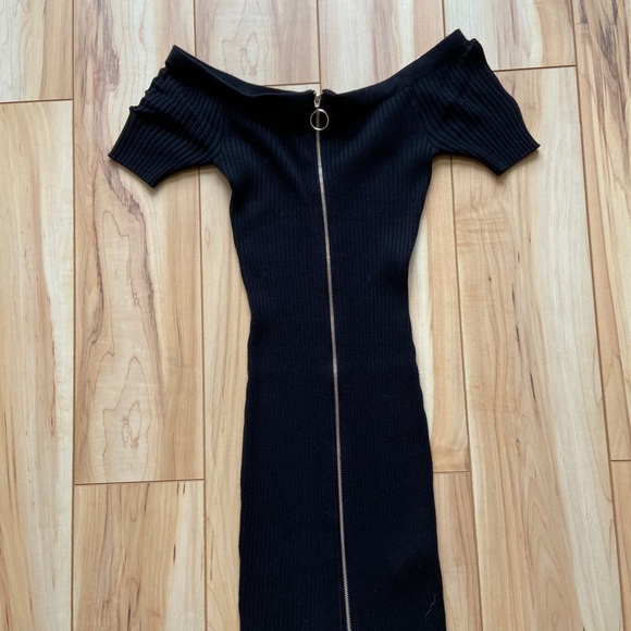 Guess Off Shoulder Dress - Picture 2 of 4